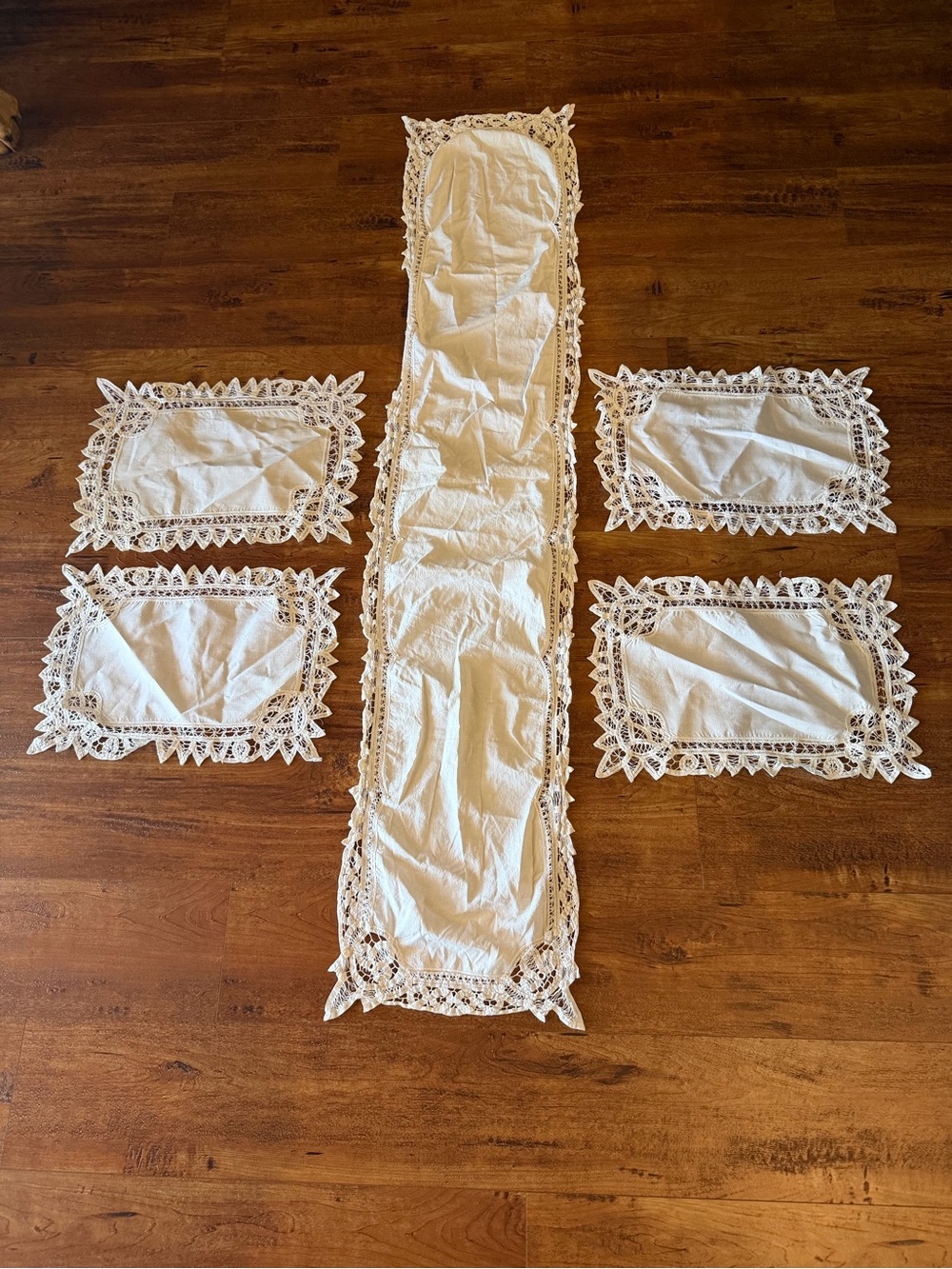 Vintage Battenburg Lace Table Runner 4 Placemats Set White Linen Dresser Scarf